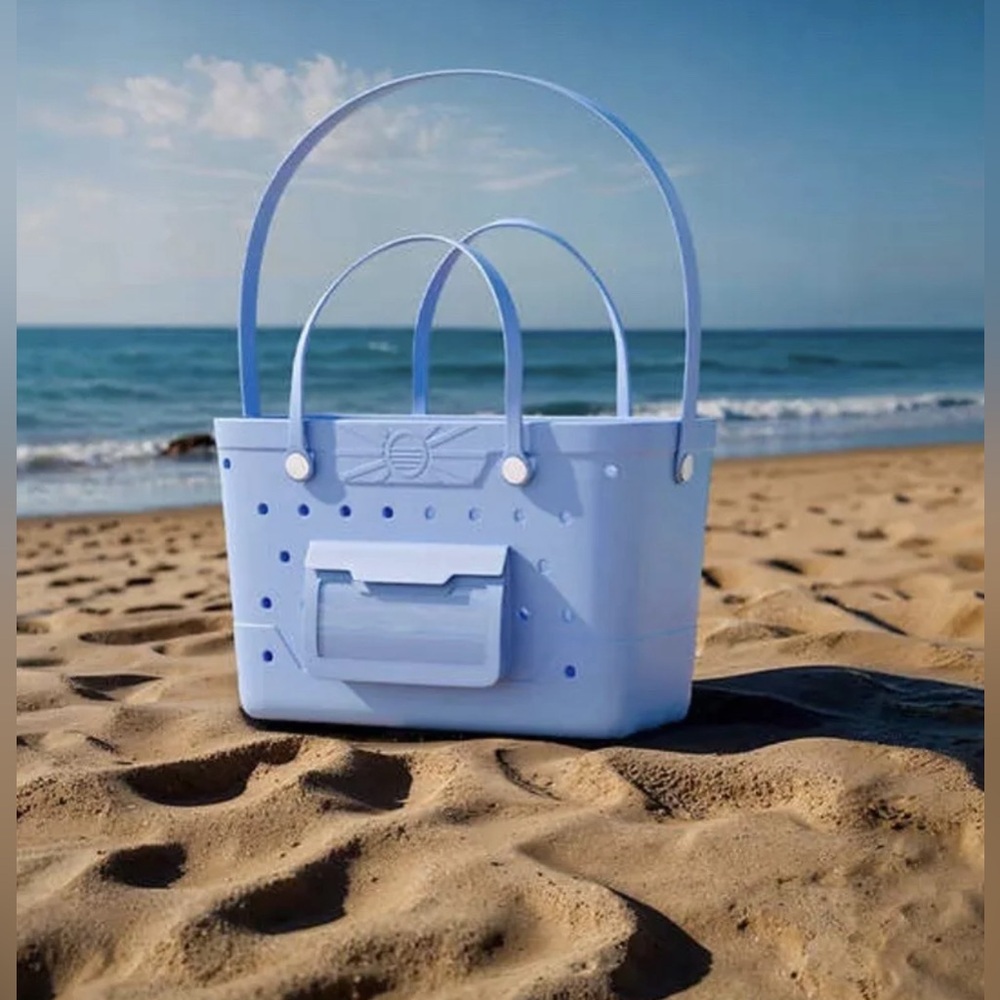 Thirtieth Sense Beachcomber Bag, Color Light Blue, size 19x9x13in, Brand New